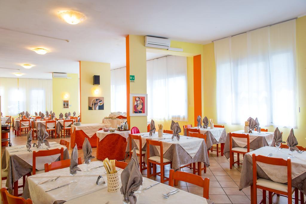 Hotel Levante Sul Mare Lido Di Savio Exteriér fotografie